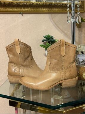 Frye Carson Tan Leather Western Heeled Ankle Boots Size 8.5